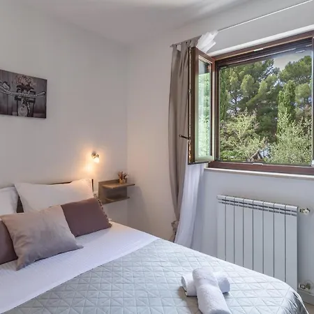 Pinia-marina Apartmán *